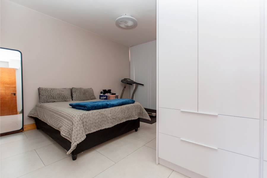 5 Bedroom Property for Sale in Paradise Beach Western Cape